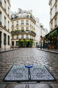 Tapis de massage TheZen dans les rues de Paris format portrait